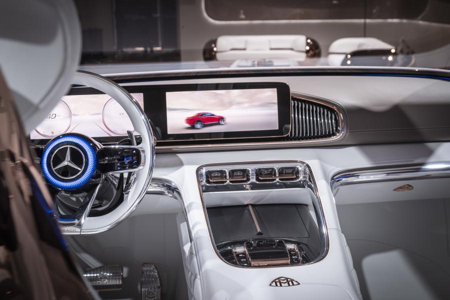 Торпедо Vision Mercedes-Maybach Ultimate Luxury 2018 года  (фото 19 из 42)